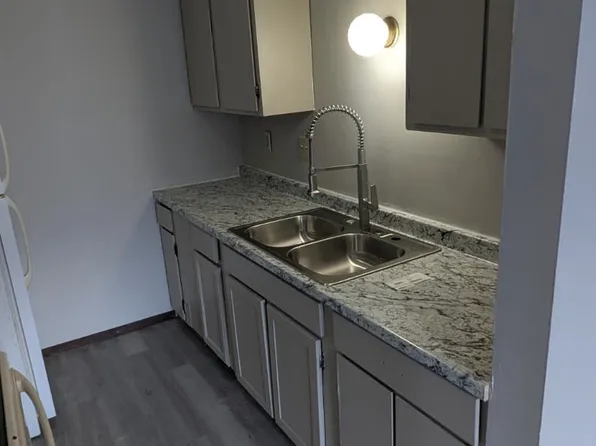 8545 W Green Brook Dr APT 4, Milwaukee, WI 53224