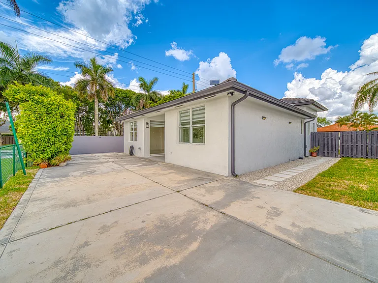 15950 SW 71st Ter — Photo 19