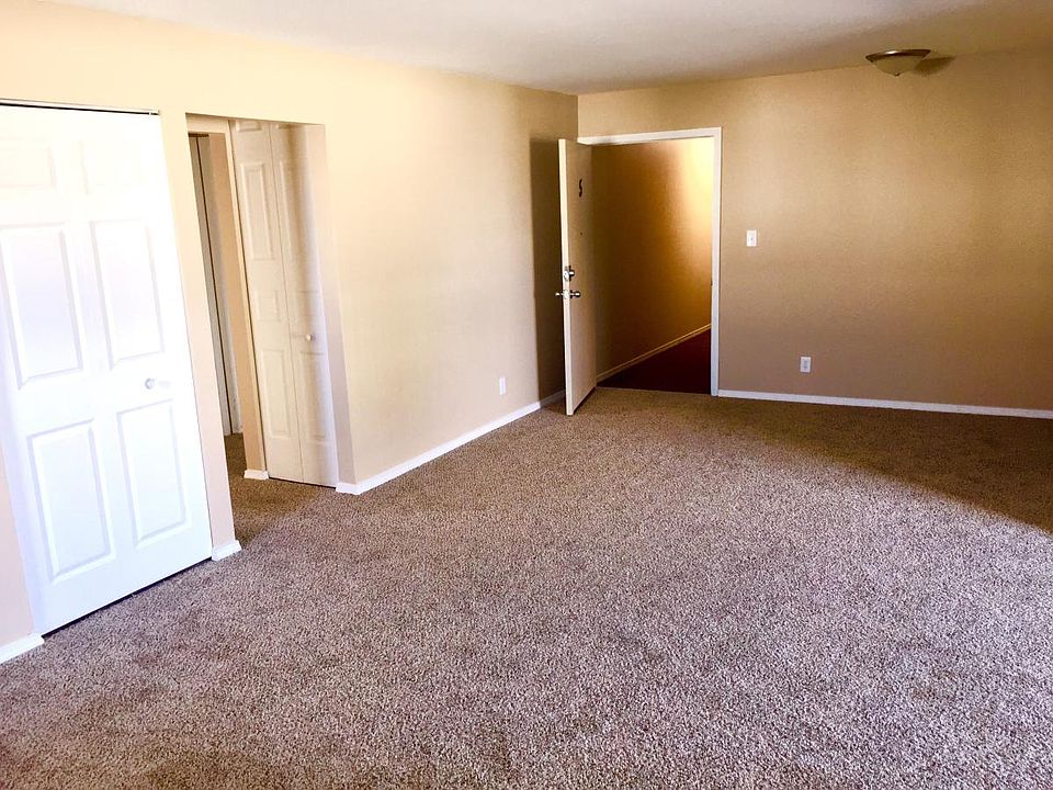 2nd image of 501 Crescent Dr APT 4