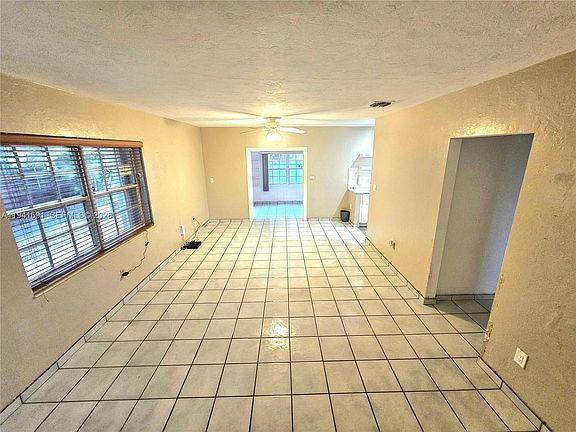 4th image of 3015 SW 24th Ter