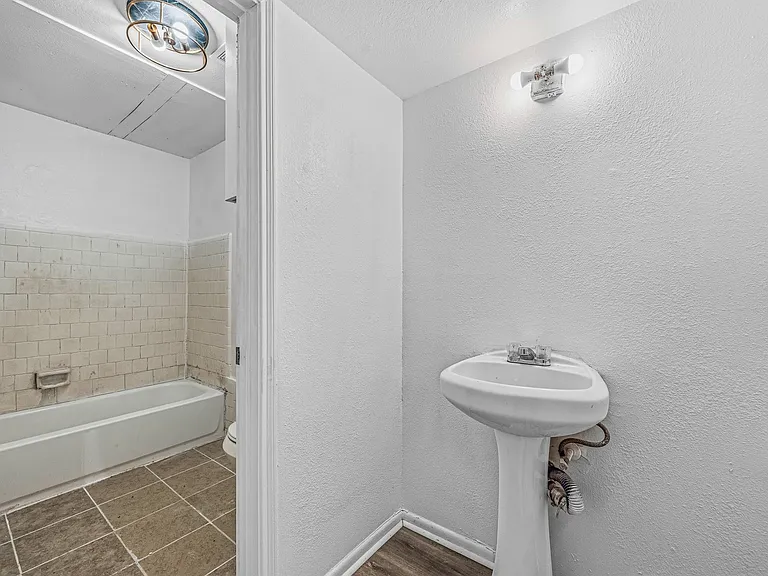 12054 Beechnut St — Photo 11
