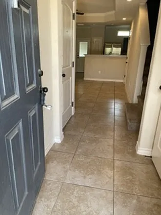 3 bed, 2.5 bath, 1325 sqft, $1,500 — Photo 2