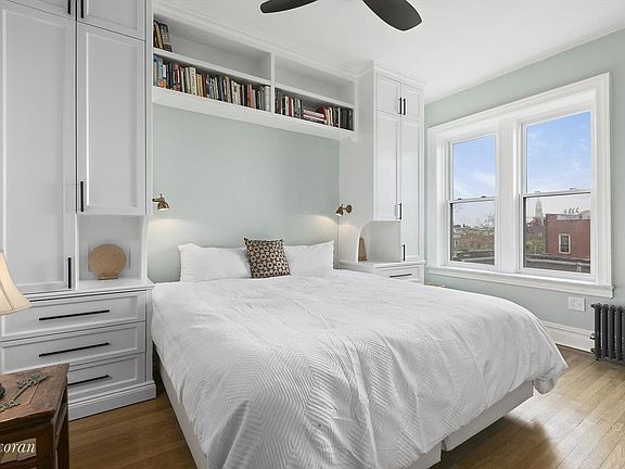 4th image of 521 41st St APT C3