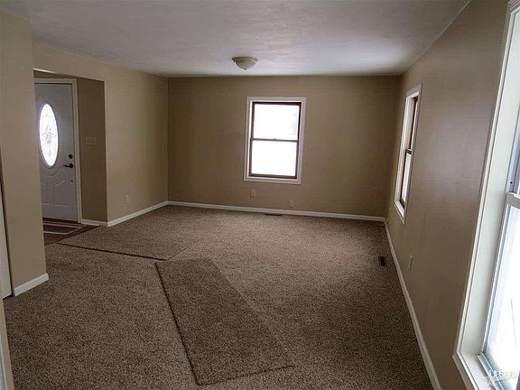 5th image of 444 Dewey Ave