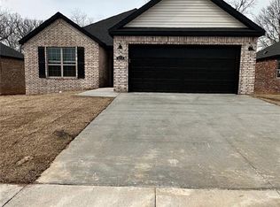 1231 Leslie St, Bentonville, AR 72713