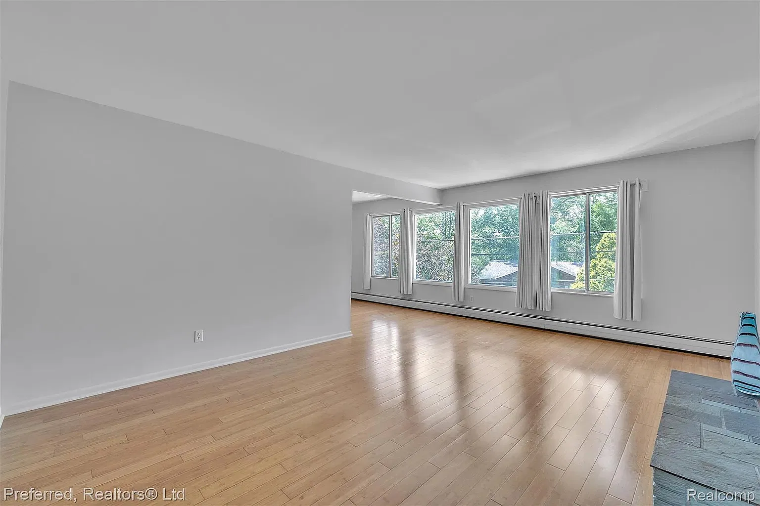 2 bed, 996 sqft, $2,400 — Photo 4