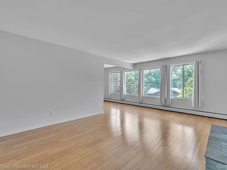 1558 Jones Dr — Photo 5