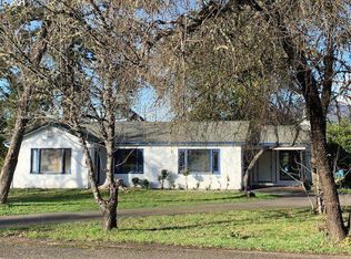 2008 Glide Loop Dr, Glide, OR 97443