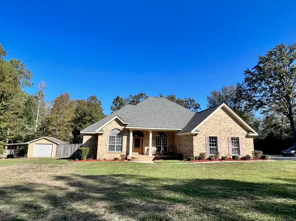 58 Pinedale Dr, Collins, MS 39428