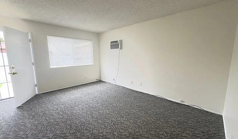 6019 S Bright Ave — Photo 3
