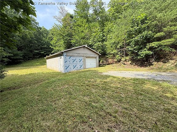 4th image of 655 Drift Creek Rd