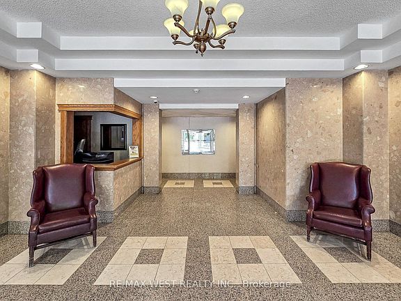 4th image of 55 Elm Dr W #1801