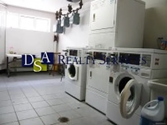 Rented by DSA Realty Midtown West | media 29