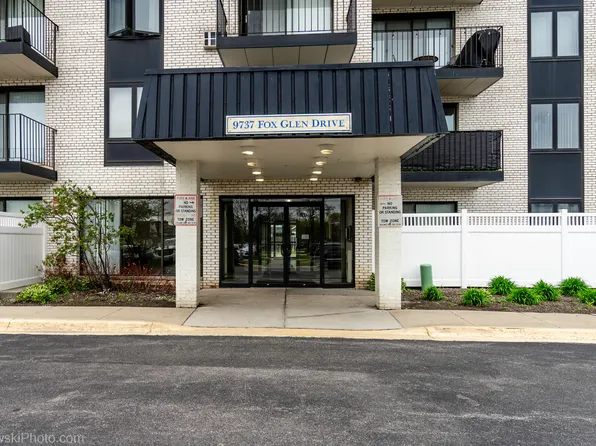 9737 N Fox Glen Dr APT 4A, Niles, IL 60714