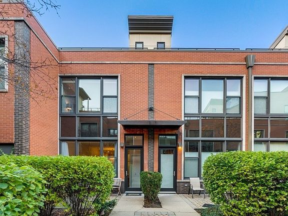 2nd image of 940 N Crosby St