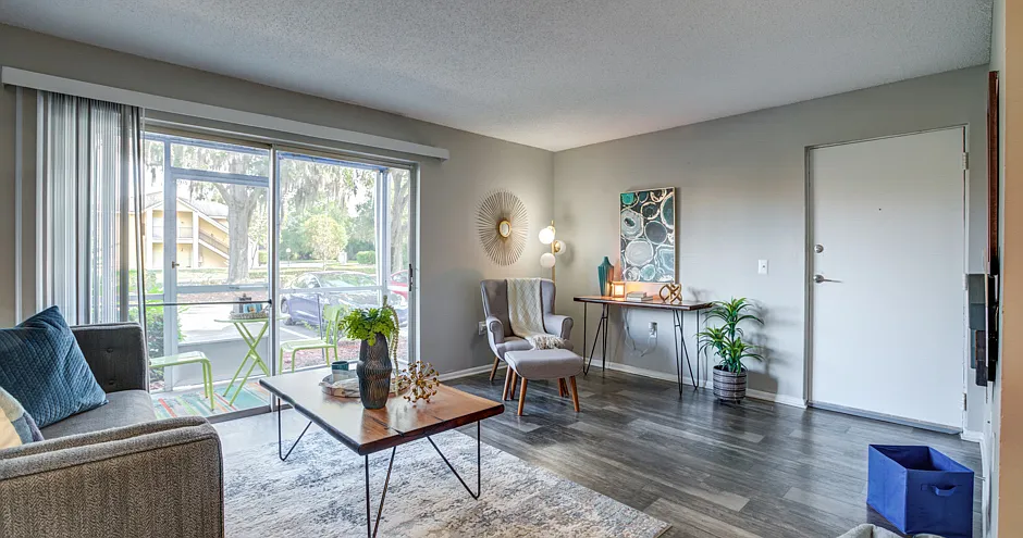 Latitude 28 Apartments — Photo 4