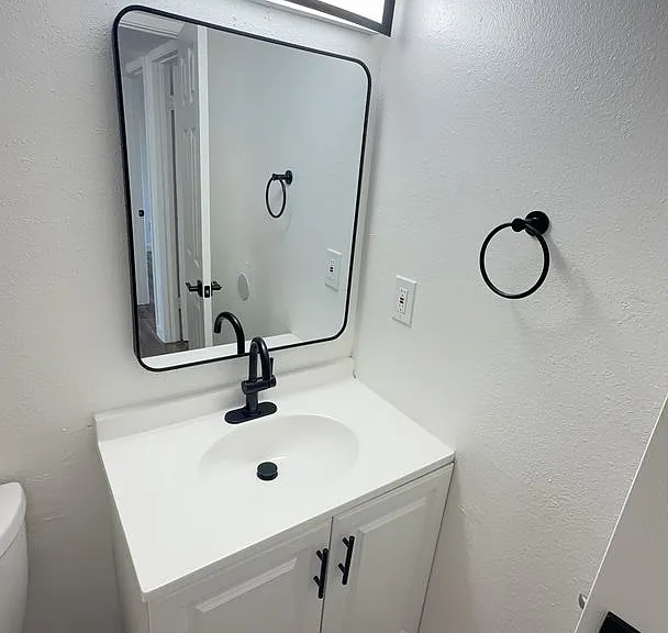 Park West Apartments — Photo 36