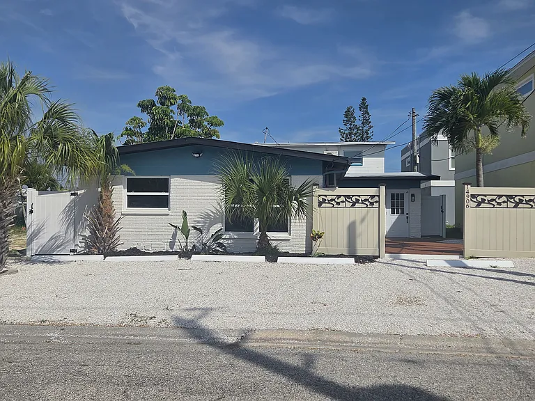 14906 N Bayshore Dr #2 — Photo 1