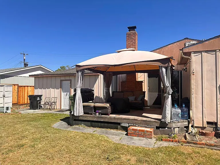 6691 Mirabeau Dr — Photo 10