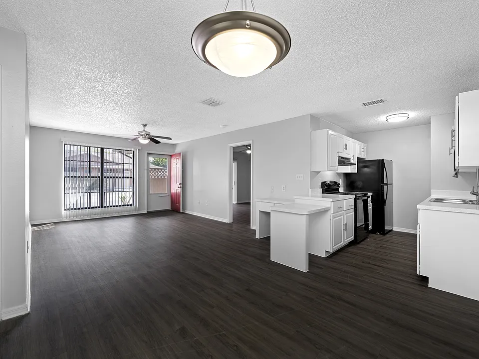 Cottage Court Apartments