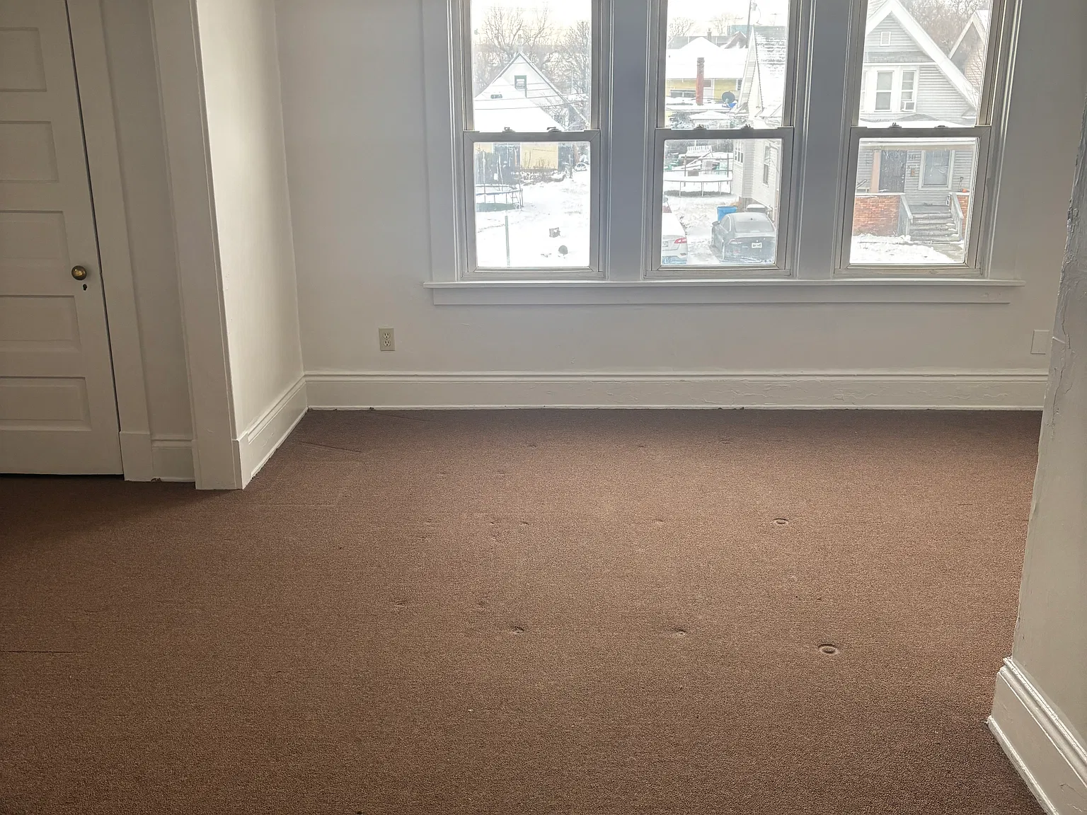 3 bed, 1305 sqft, $935 — Photo 2