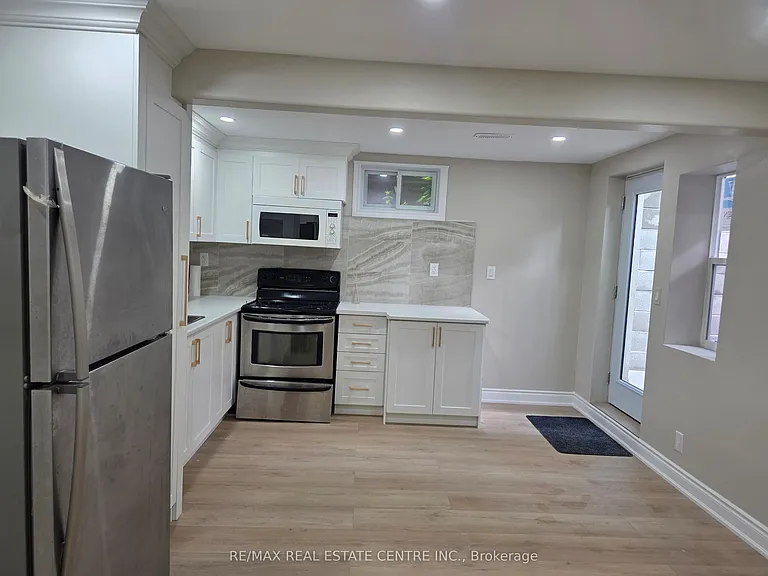 2644 Kinnerton Cres E — Photo 5