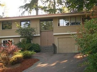 12620 Crown Dr NE, Bainbridge Island, WA 98110