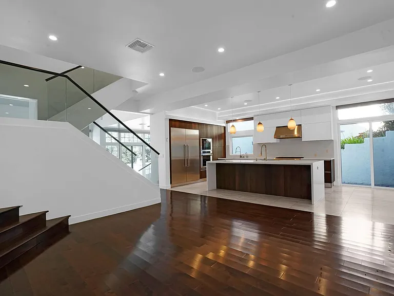 3832 Shannon Rd — Photo 2