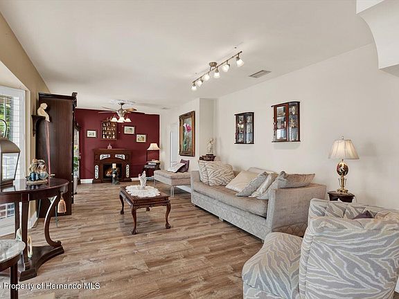 2nd image of 8516 Wooddrift Dr