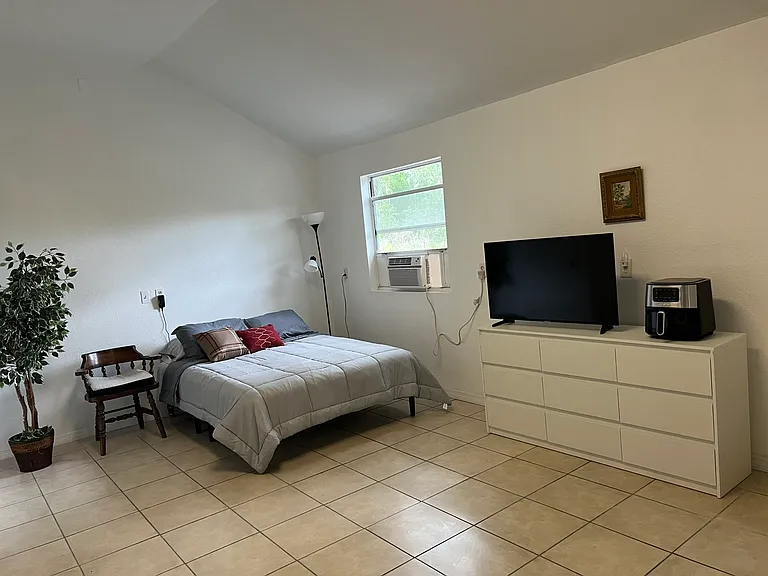 Spacious main room. Queen sized bed, and smart TV. The new air fryer is also handy to the kitchen area.