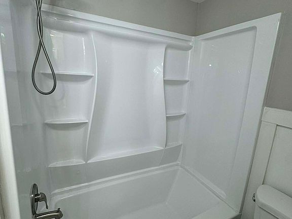 5th image of 2511 Woodlawn St APT 1