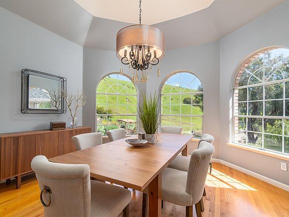 4th image of 45 Oak Valley Dr