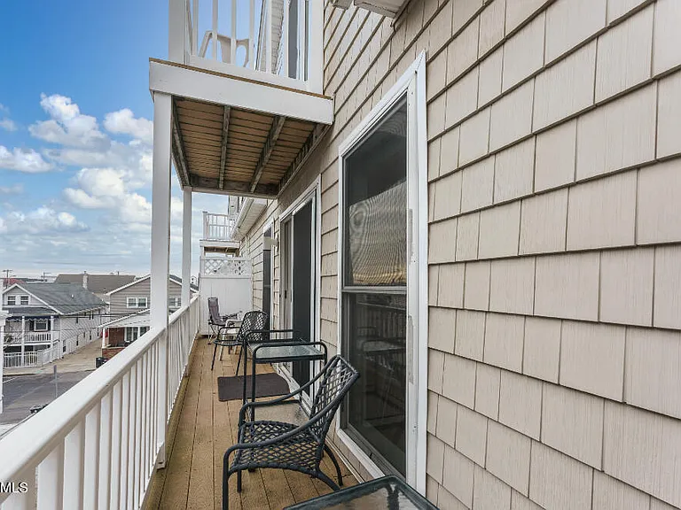 32 Webster Ave #5 — Photo 4
