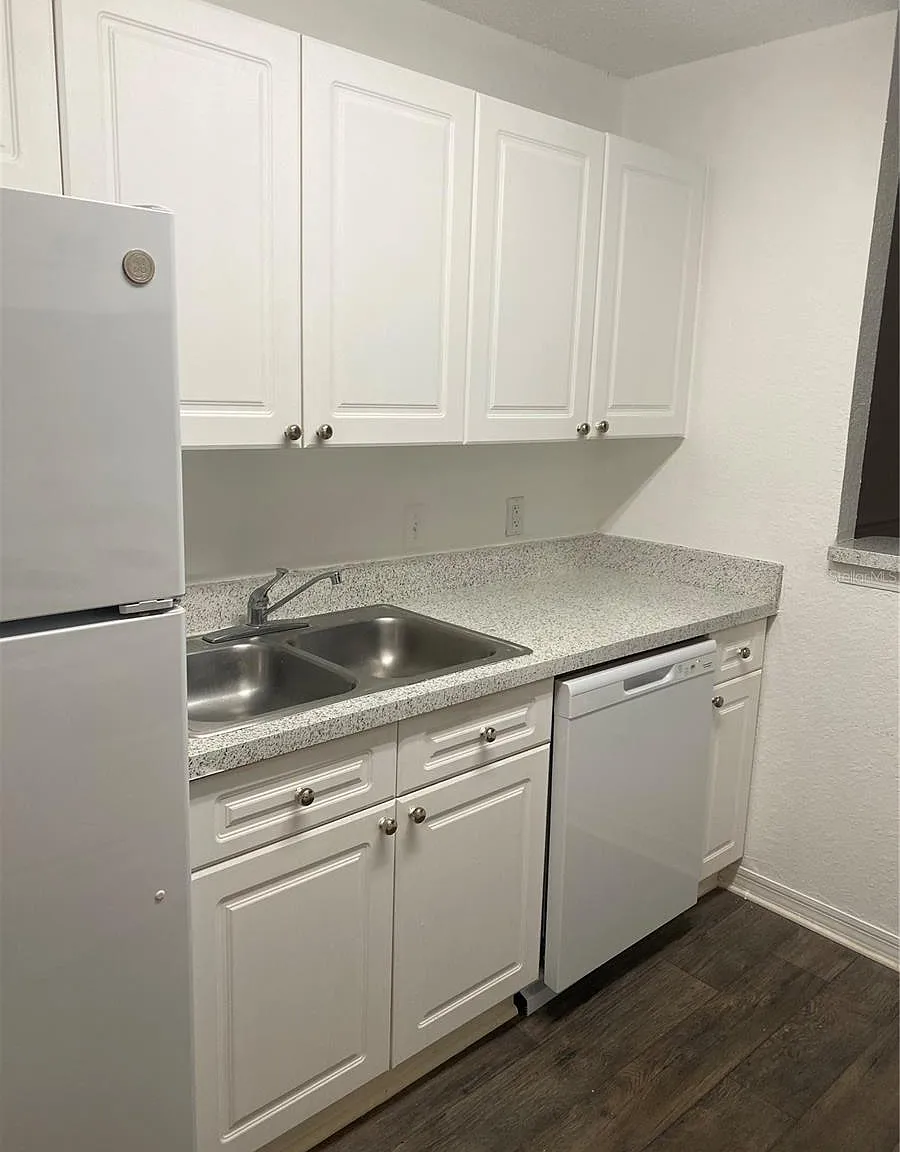 3 bed, 2.0 bath, 1309 sqft, $1,650 — Photo 4
