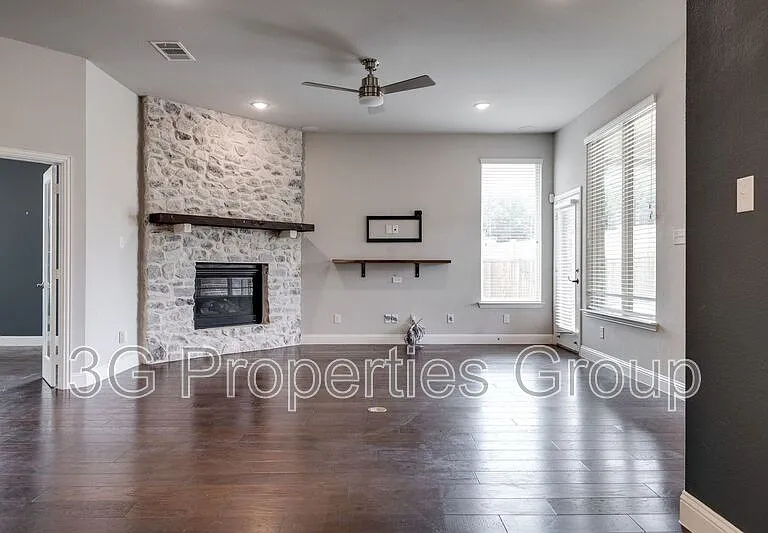 3521 Camden Ct — Photo 13