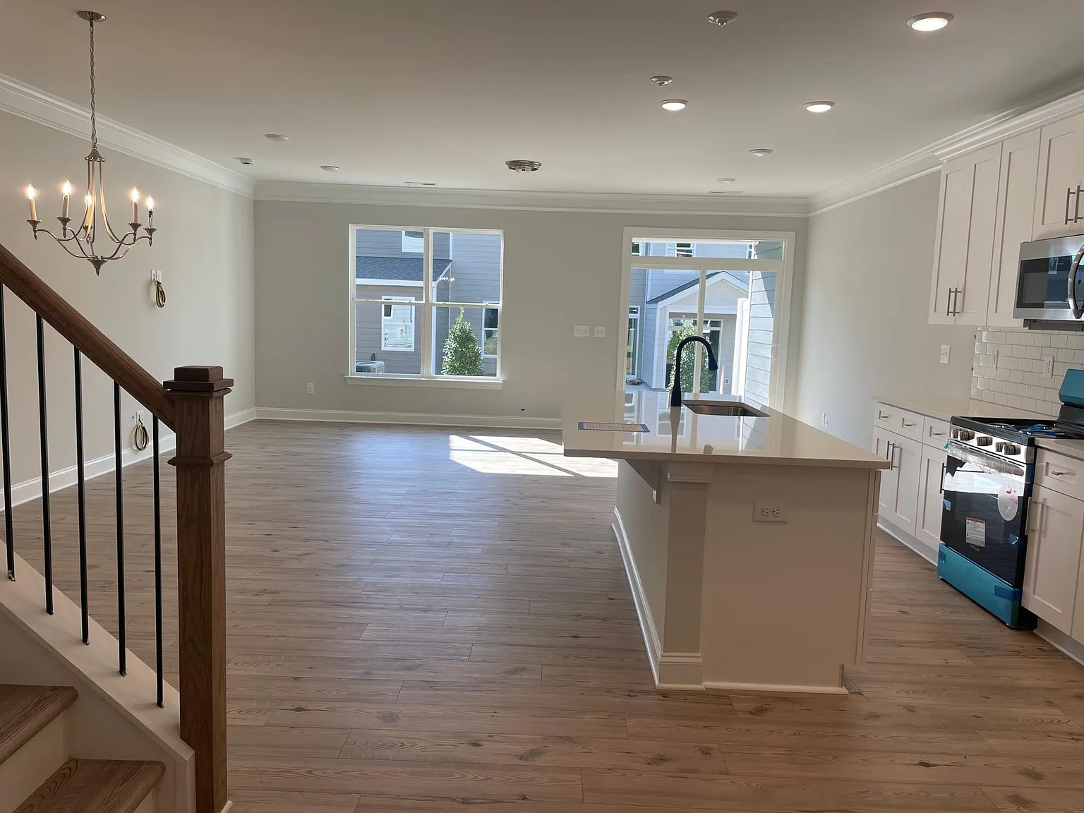 3 bed, 2.5 bath, 1817 sqft, $2,300 — Photo 4