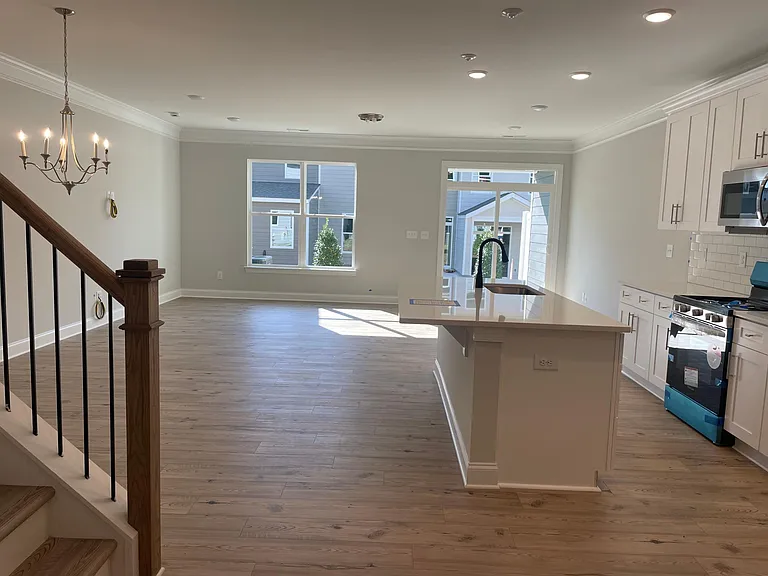 3929 Rothwood Ln — Photo 4