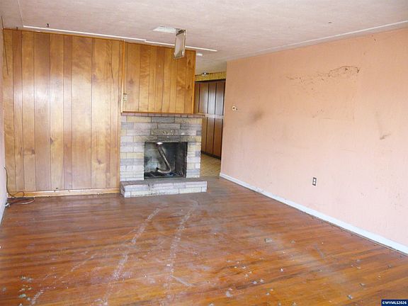 4th image of 1371 B St