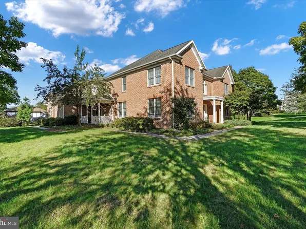 995 Wetherburn Dr, York, PA 17404