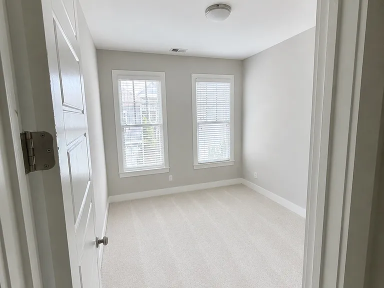1922 Kings Cross NW — Photo 18