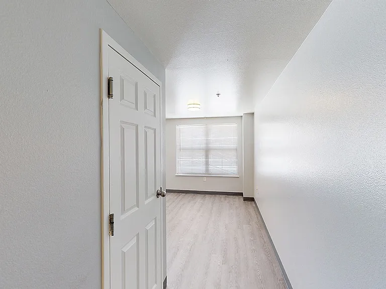 901 W 10th Ave — Photo 26