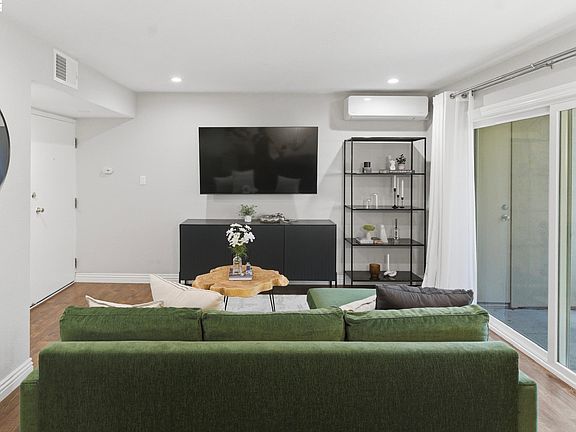 4th image of 2724 Oak Rd APT 88