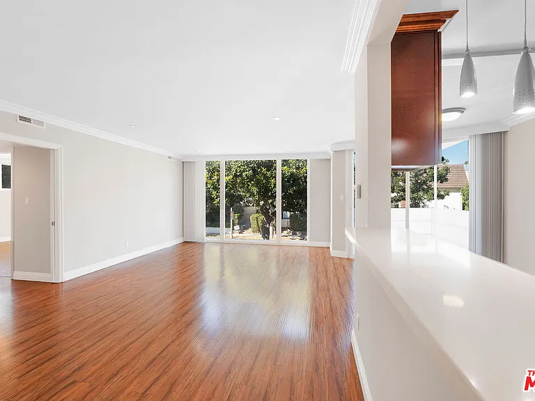 248 S Doheny Dr #6 — Photo 5
