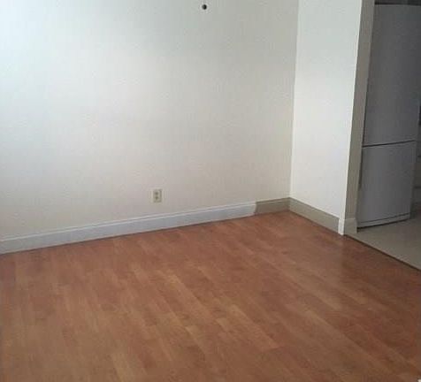 2nd image of 852 Creekside Dr
