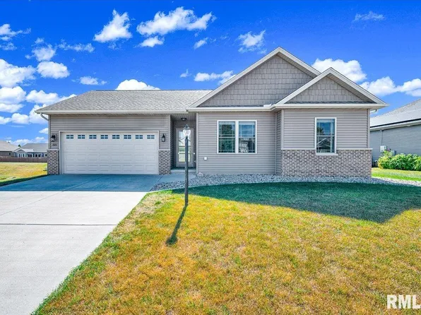 1512 Mackenzie St, Washington, IL 61571