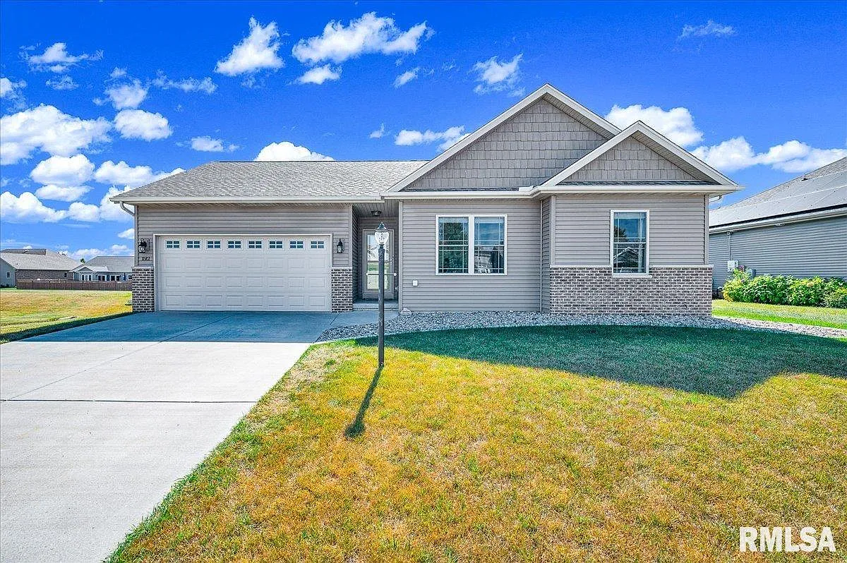 1512 Mackenzie St photo 1