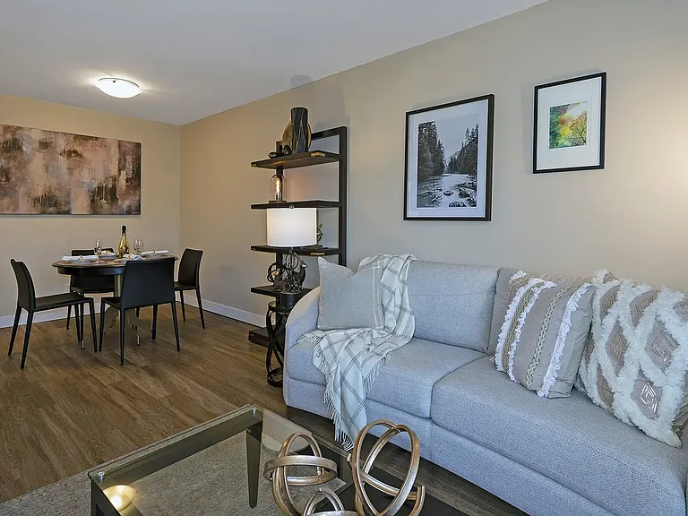 885 Westminster Ave — Photo 21