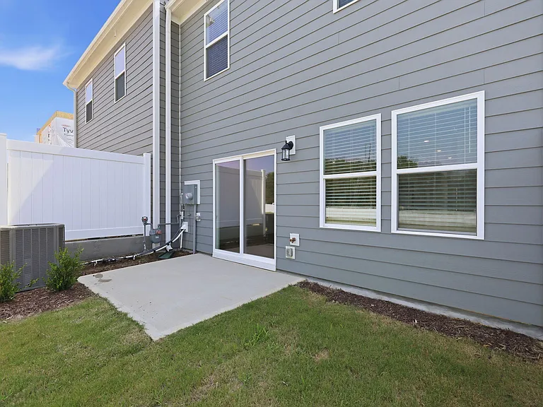 318 Sweetbay Tree Dr — Photo 3