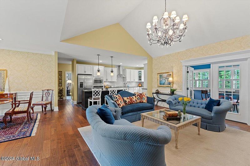 5th image of 2 Corinne Court