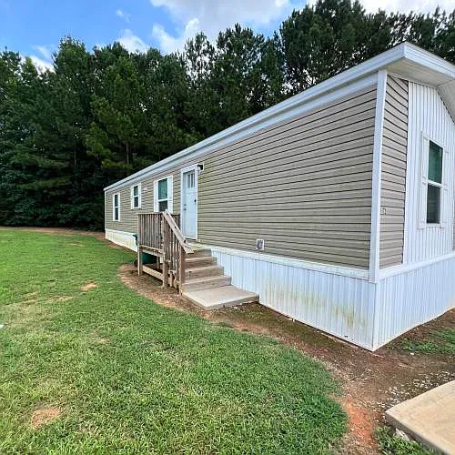 172 Teasley Ln — Photo 3